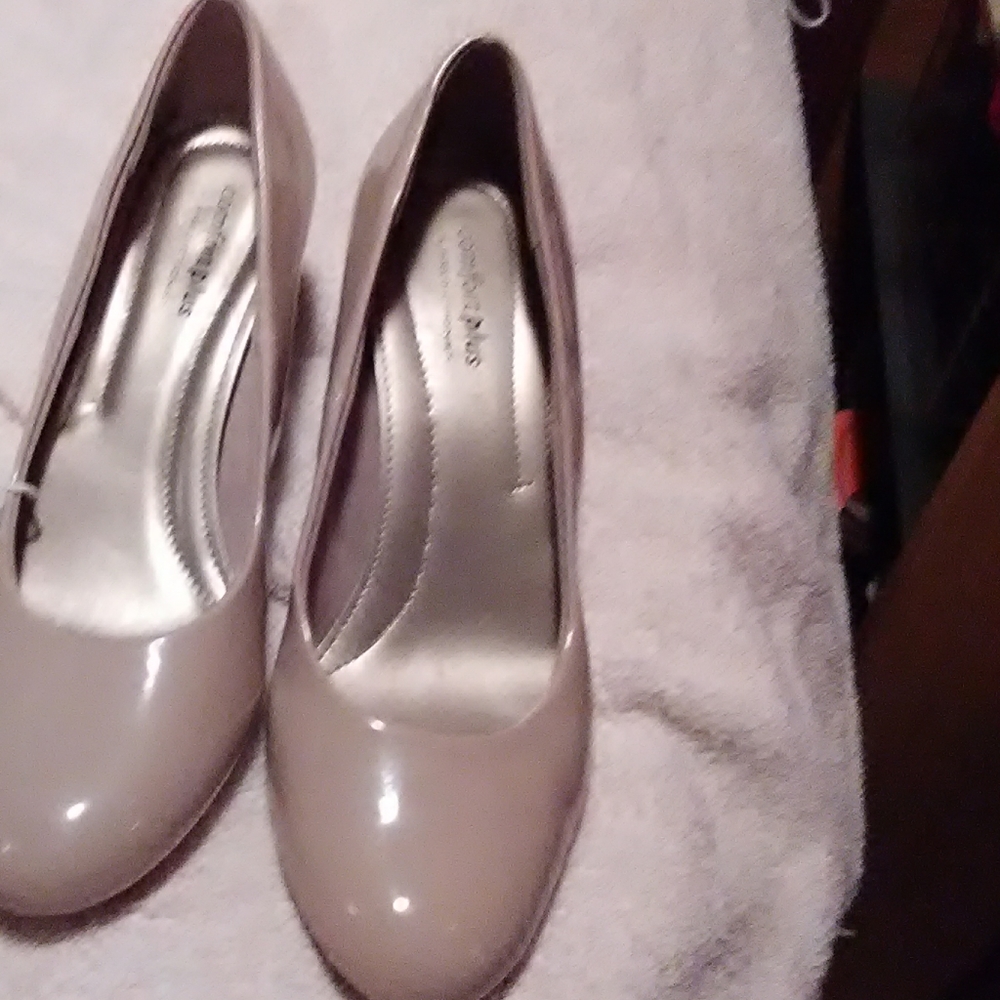Shoes - Picture 4 of 4